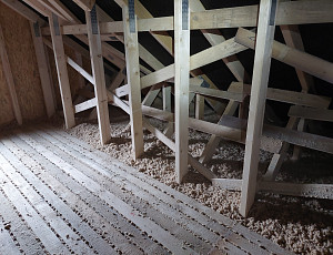 Zateplení dřevostavby rodinného domu foukanou izolací